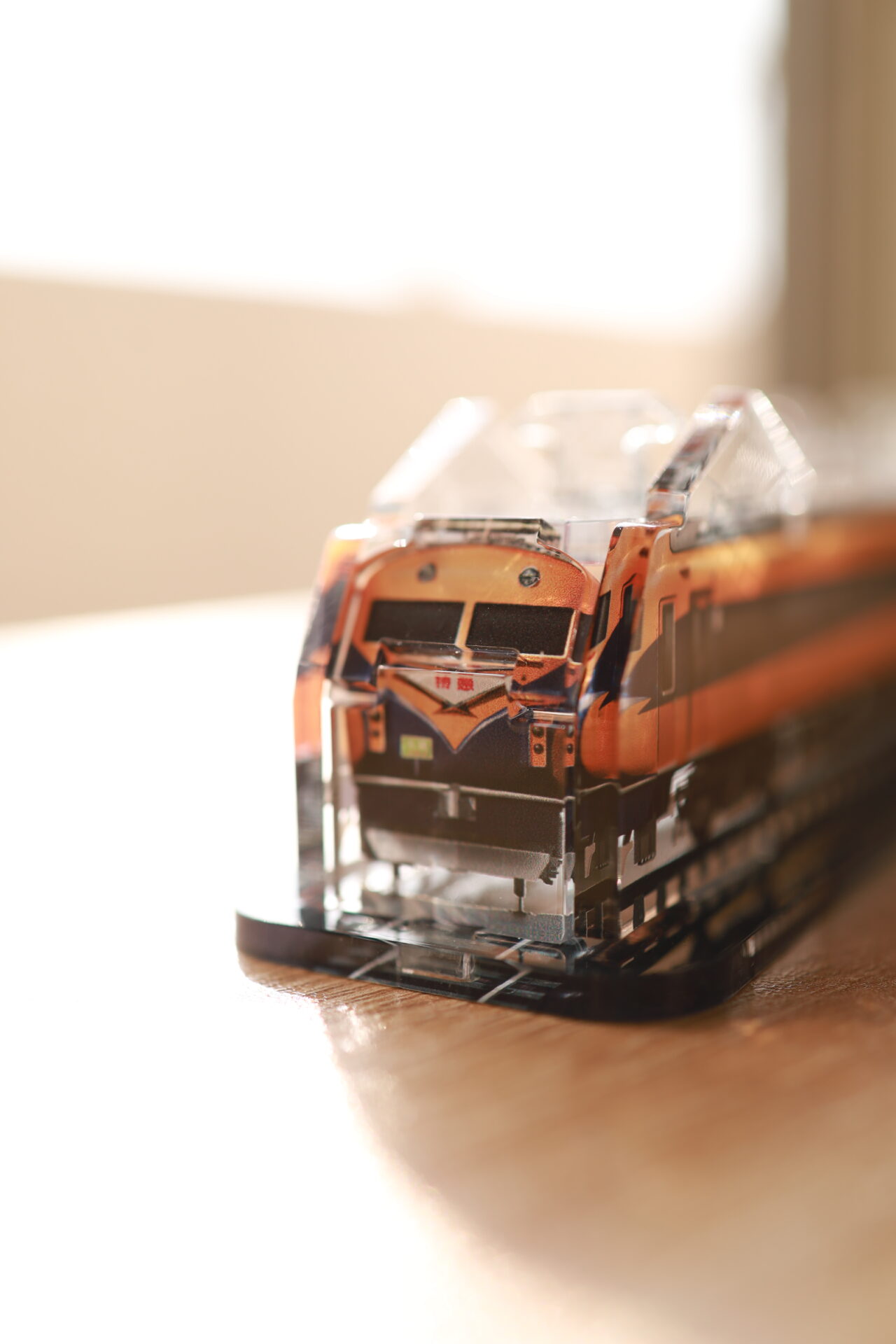 ガラスより透明度が高いアクリル