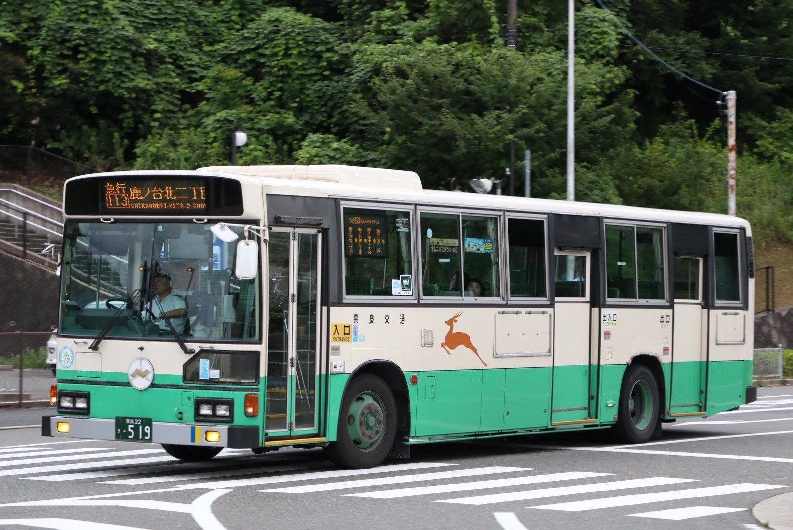 全国でも珍しい3枚扉の車両