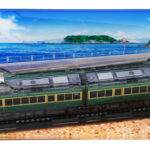 江ノ電台座_斜め上_江ノ電300形305号車＋355号車.psd